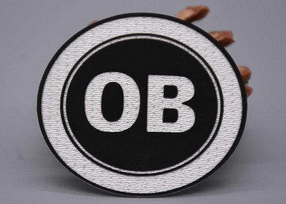 Label Cetak Kain Tatami Putih Dengan Logo Silikon Hitam Untuk Pakaian