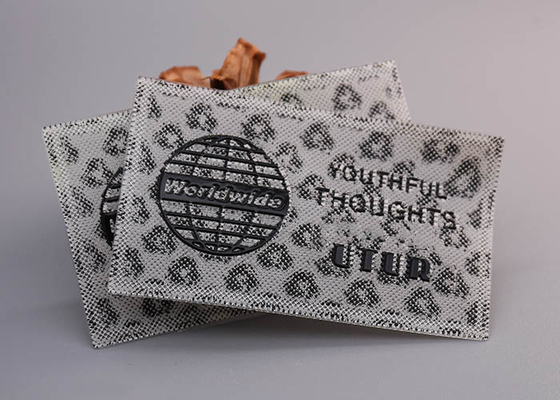 Dicetak Dengan Logo Hitam Mengkilap Label Silikon Kustom Untuk Pakaian