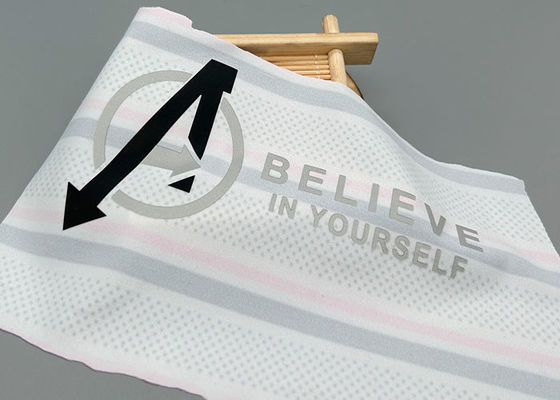 Label Transfer Panas Logo Perak Reflektif Kustom Untuk Pakaian